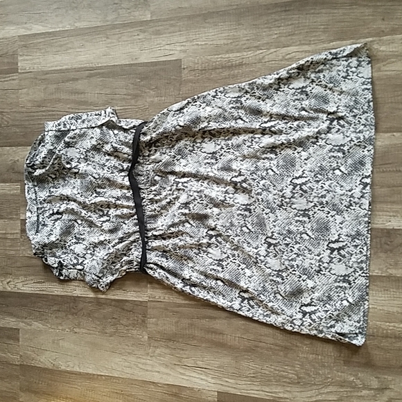 Motherhood Maternity Snakeskin Print Button Down Light Weight Dress L - Picture 8 of 9